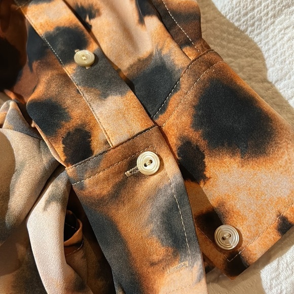 Wilfred Free Aritzia Button Down. Small. Like new - Picture 12 of 12